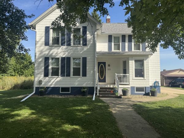 523 E Wells Street , Geneseo, IL 61254