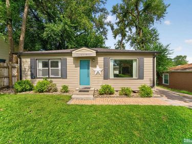 6618 B Street, Omaha, NE 68106