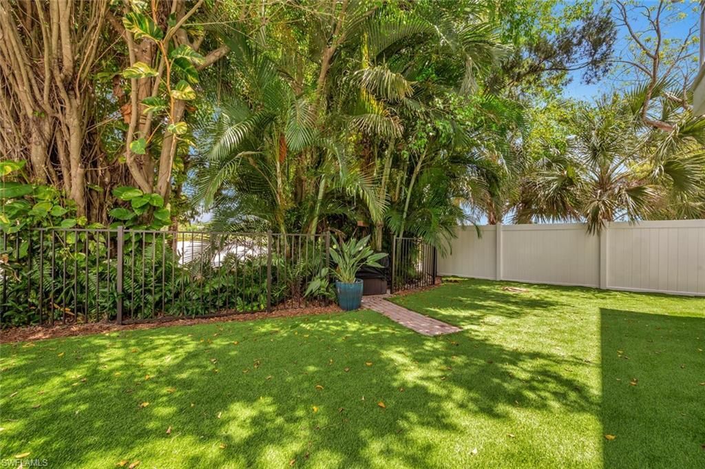 200 Burning Tree Dr , Naples, FL 34105 Photo