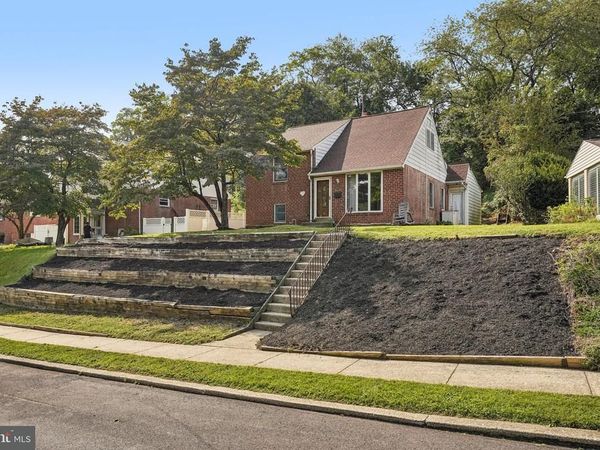 915 LOMOND LANE , PHILADELPHIA, PA 19128