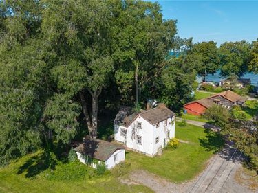 7721 Park Avenue , Ontario, NY 14519
