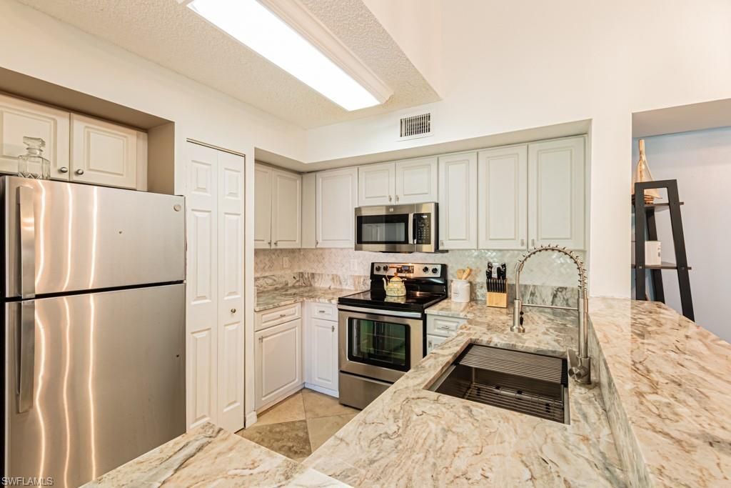 1230 Wildwood Lakes Blvd , Unit 202, Naples, FL 34104 Photo