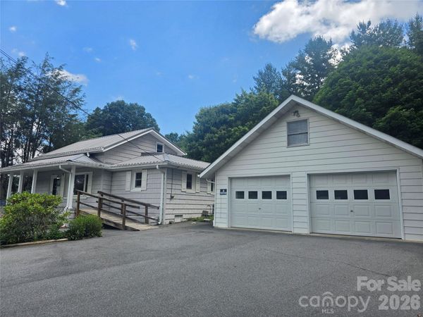 159 Hubert Street , Newland, NC 28657