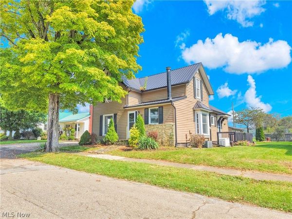 156 N Sugar Street, St Louisville, OH 43071