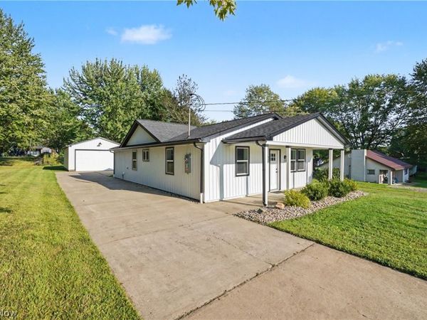 2351 Heston Drive, Lake Milton, OH 44429