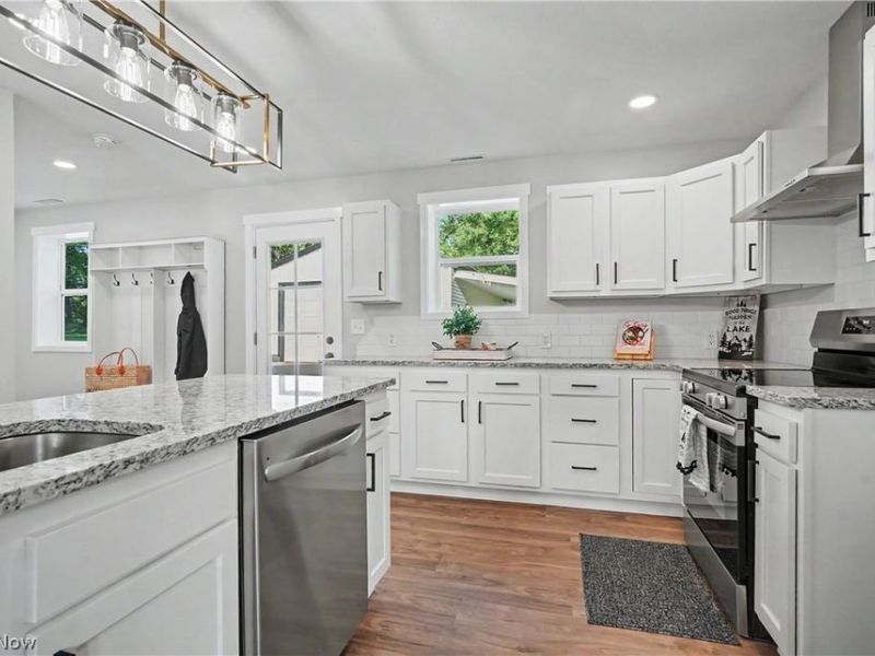 2351 Heston Drive, Lake Milton, OH 44429 Photo 11