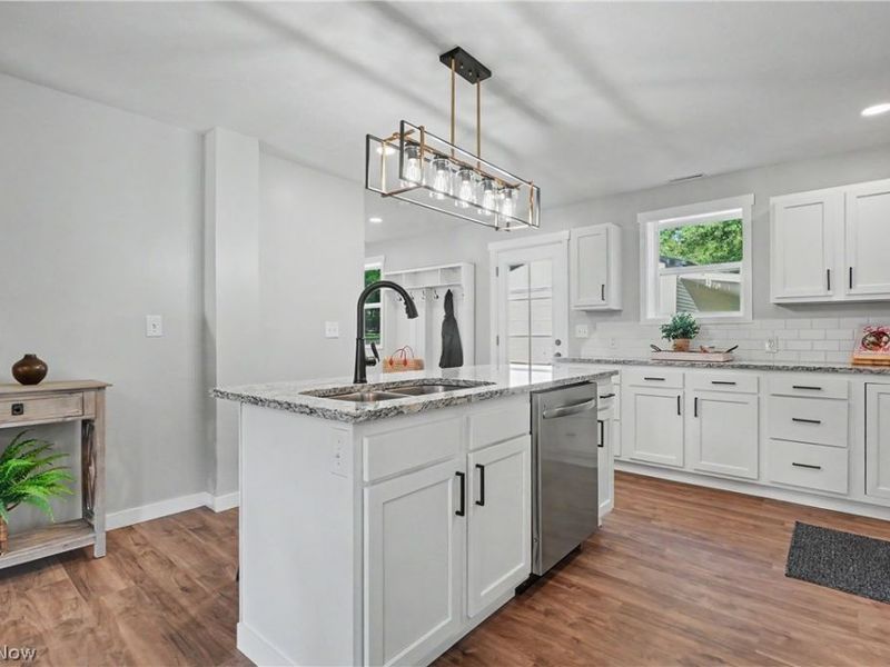 2351 Heston Drive, Lake Milton, OH 44429 Photo 13