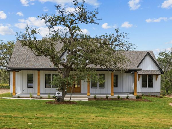 3539 County Road 676, Devine, TX 78016