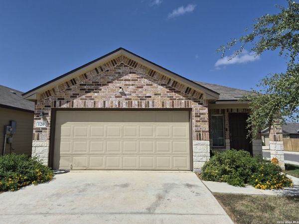 120 Middle Green Loop, Floresville, TX 78114