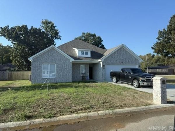 25 McGee Street, Lonoke, AR 72086