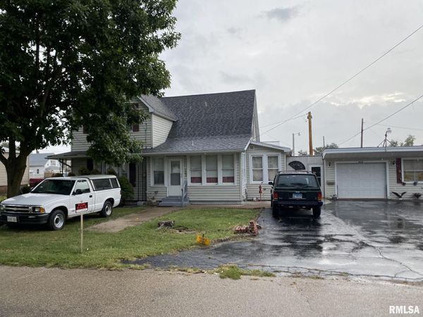 153 N 4TH Avenue, Canton, IL 61520