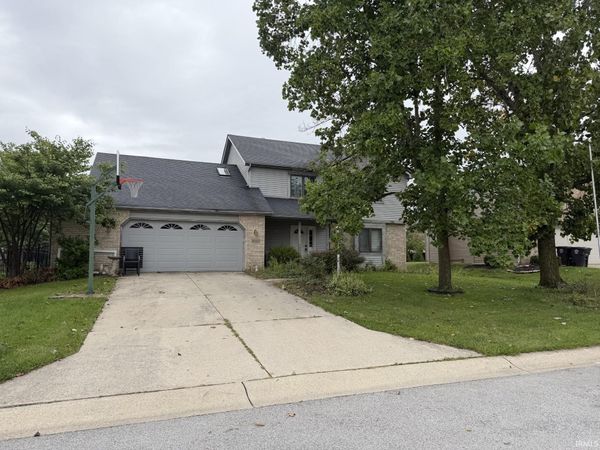8522 Summerset Place, Fort Wayne, IN 46825