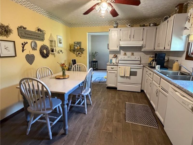 9011 Lost Trail Avenue NE, Canton, OH 44721 Photo 15