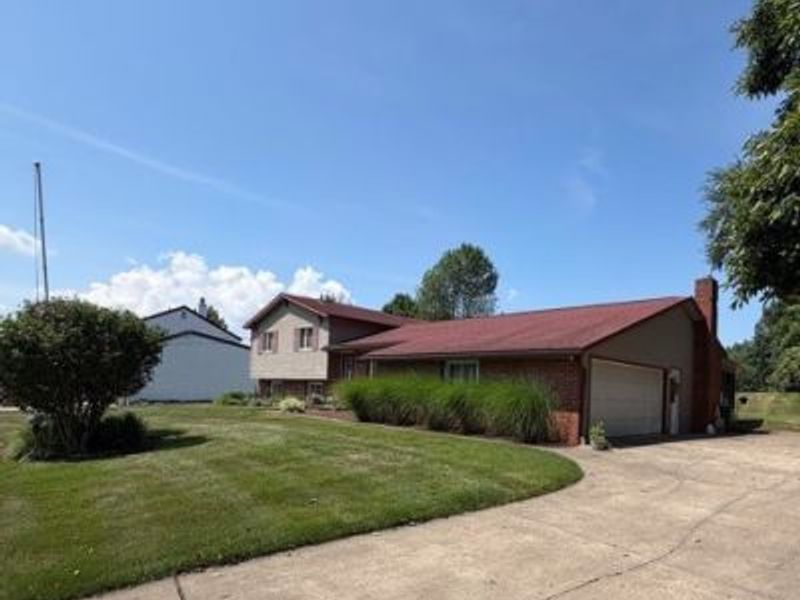 9011 Lost Trail Avenue NE, Canton, OH 44721 Photo 3