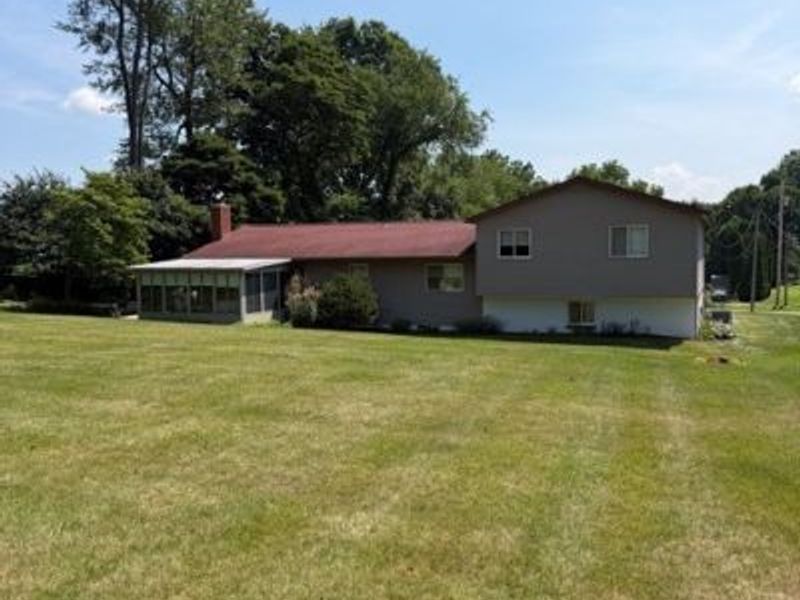 9011 Lost Trail Avenue NE, Canton, OH 44721 Photo 4