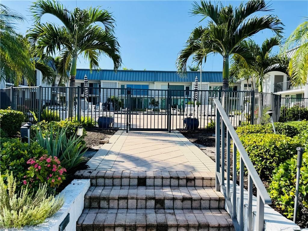 333 Harbour Dr , Unit 212, Naples, FL 34103 Photo