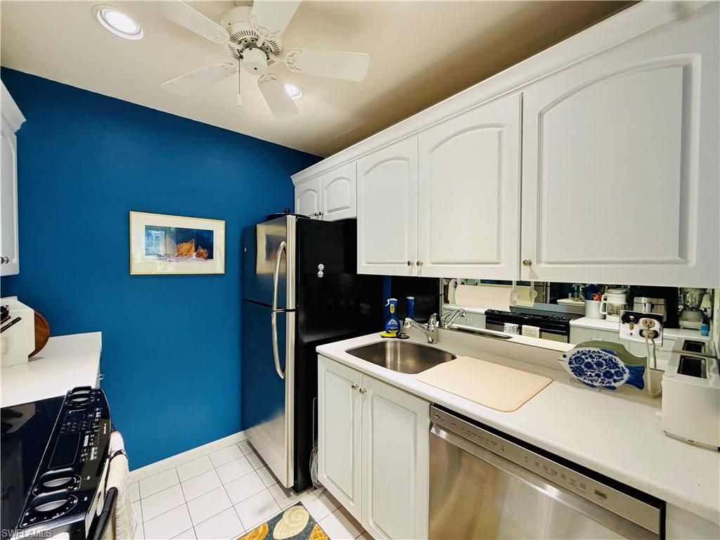 333 Harbour Dr , Unit 212, Naples, FL 34103 Photo