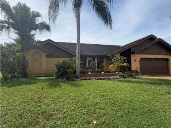 688 Morningmist LN, LEHIGH ACRES, FL 33974