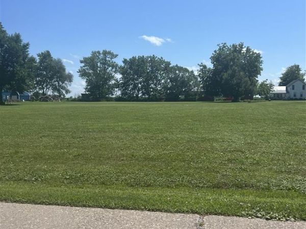 000 Burlington St, Columbus City, IA 52737