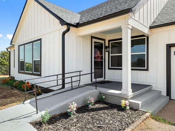 1601 Highway 62, Chickasha, OK 73018
