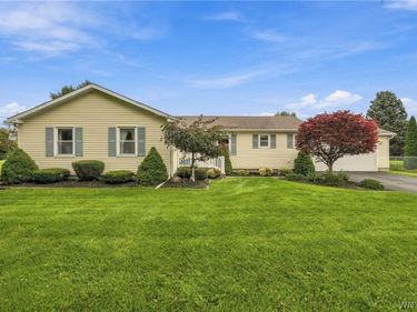 5891 Shawnee Road , Sanborn, NY 14132
