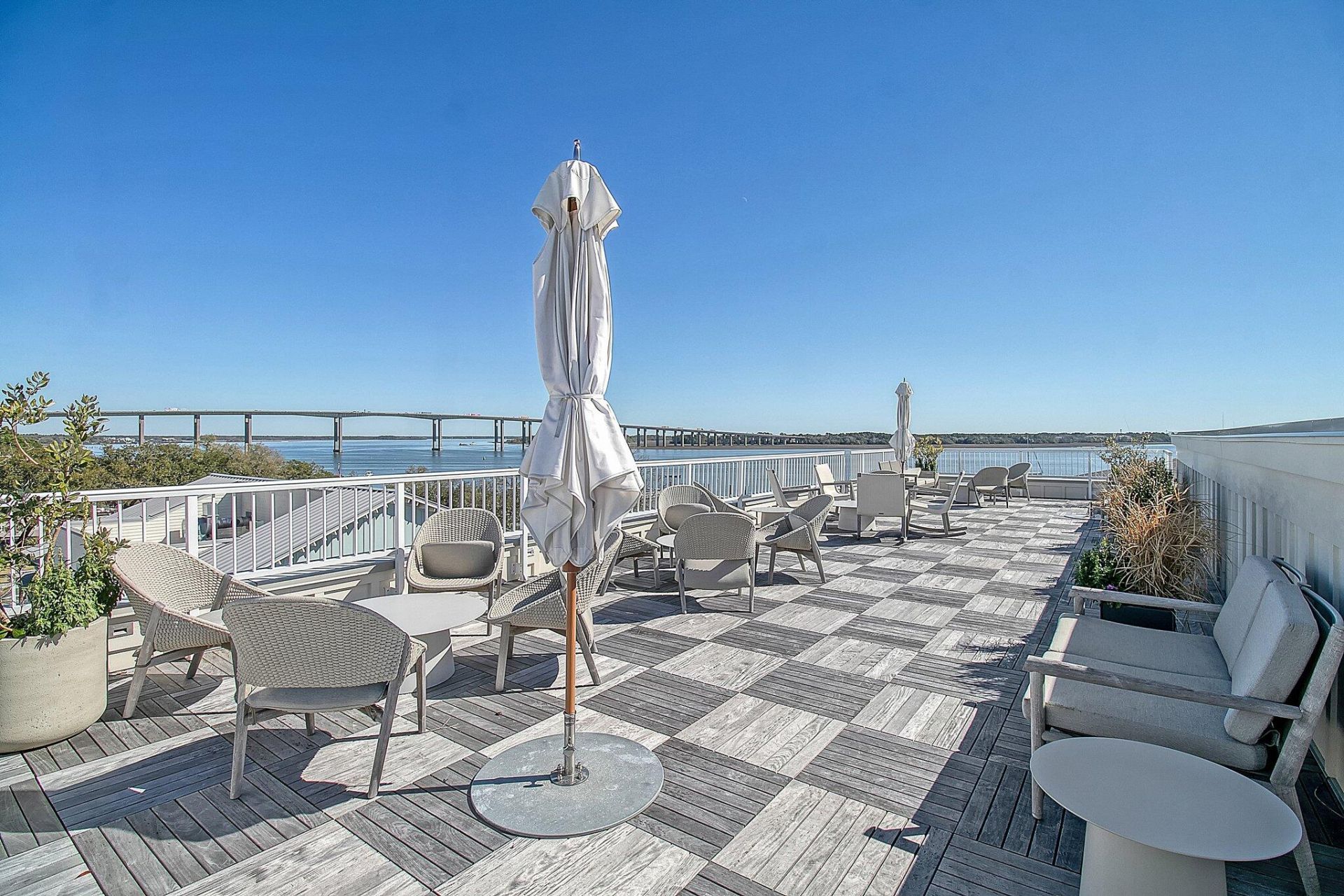 310 Longshore Street Photo 41