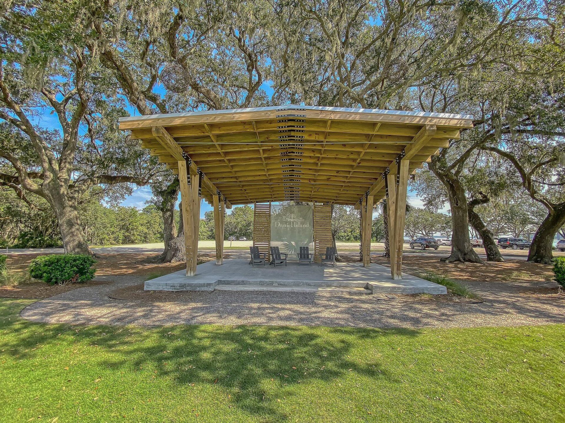 310 Longshore Street Photo 62