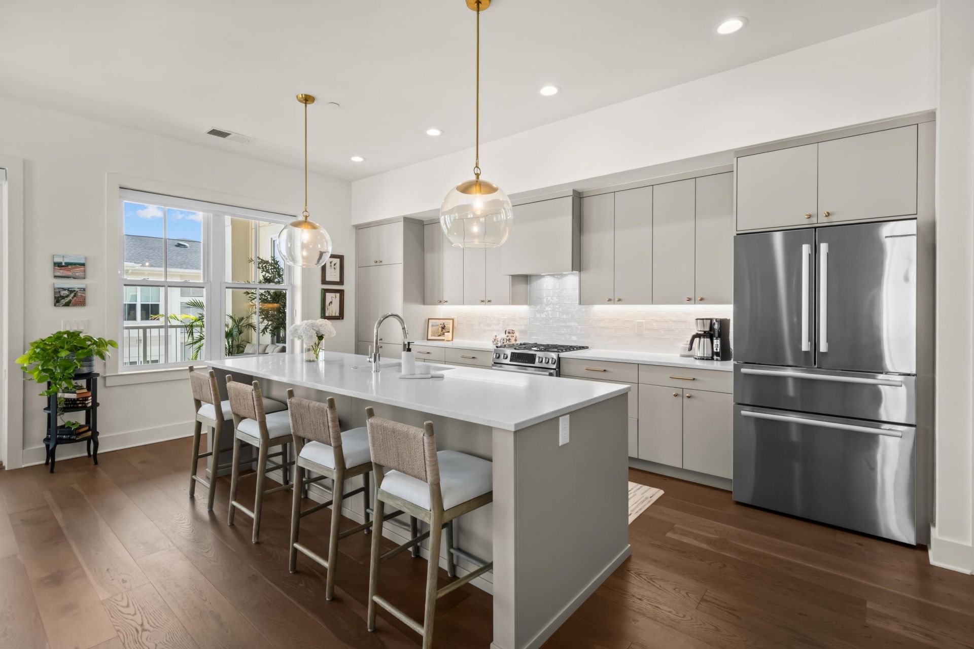 310 Longshore Street Photo 9