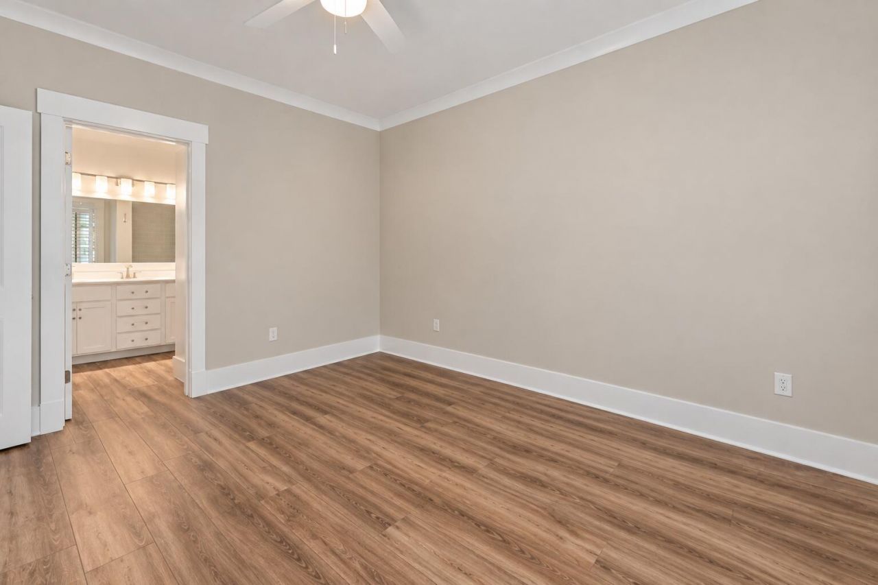 1600 Long Grove Drive Photo 11