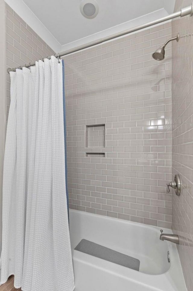 1600 Long Grove Drive Photo 22
