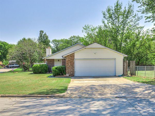 801 E Spring Street , Collinsville, OK 74021