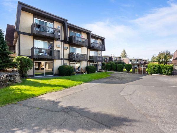 305 S Liberty Lake Rd, Liberty Lake, WA 90019