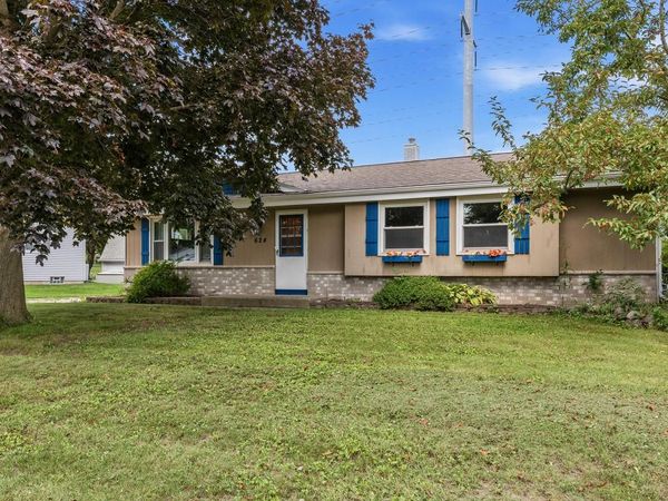 624 W Deer Pass ROAD, Saukville, WI 53080