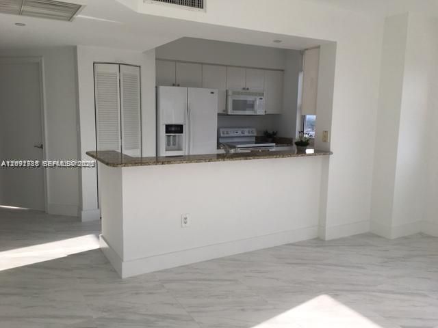 19501 W Country Club Dr, Unit 2413, Aventura, FL 33180 Photo