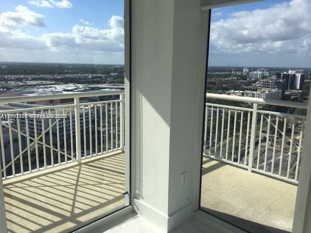 19501 W Country Club Dr, Unit 2413, Aventura, FL 33180 Photo
