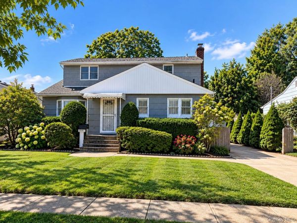 1460 Joyce Lane, Seaford, NY 11783