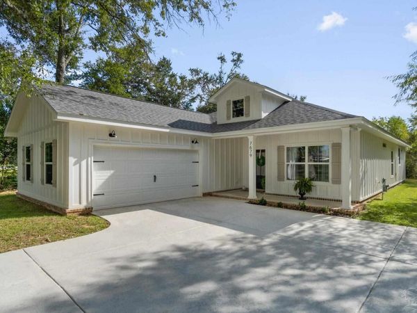 10830 Straw Bridge Rd, Jay, FL 32565