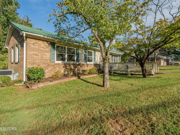 108 Alger Rd, Oak Ridge, TN 37830