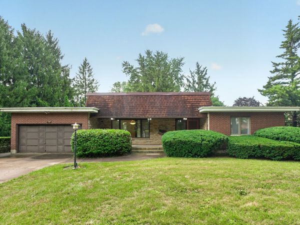 100 Forsythe Lane , DeKalb, IL 60115