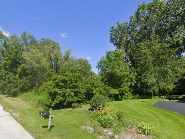 28587 N Monroe Street , Wauconda, IL 60084