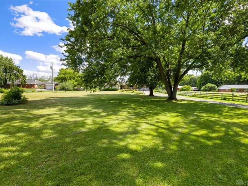 818 Antioch School Road, Butler Township, OH 45377 Photo 3