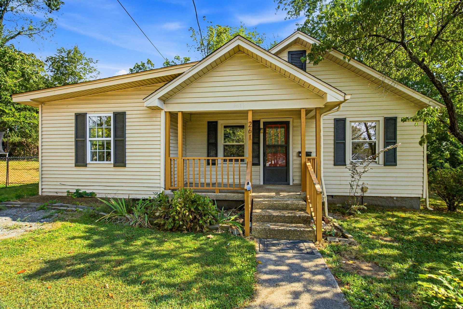261 E Eastland St, Gallatin, TN 37066 Main Photo