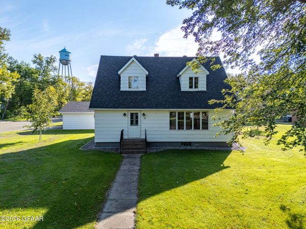 317 BALDWIN Street, McVille, ND 58254