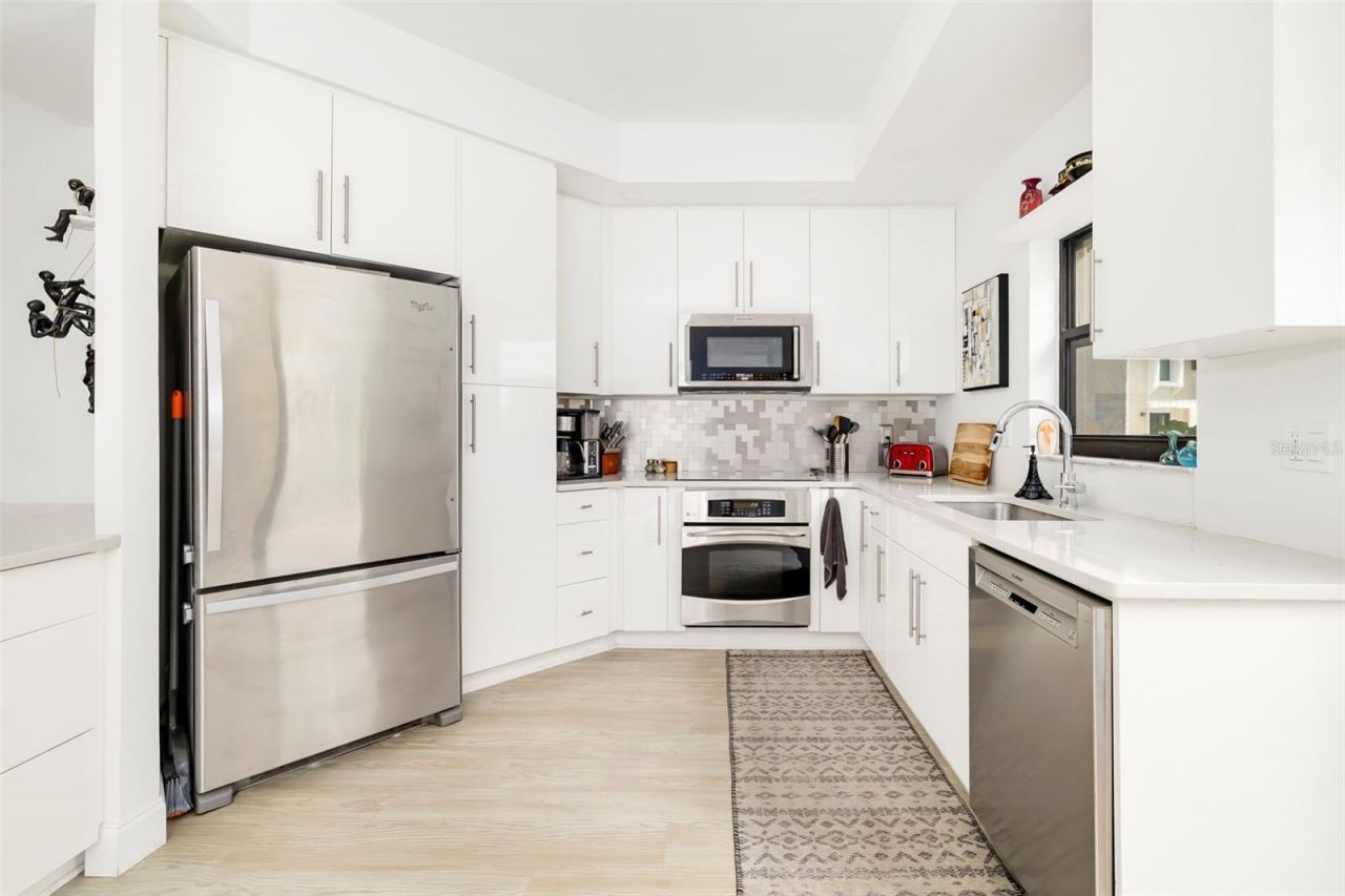5239 Heron Way, Unit 102, Sarasota, FL 34231 Photo