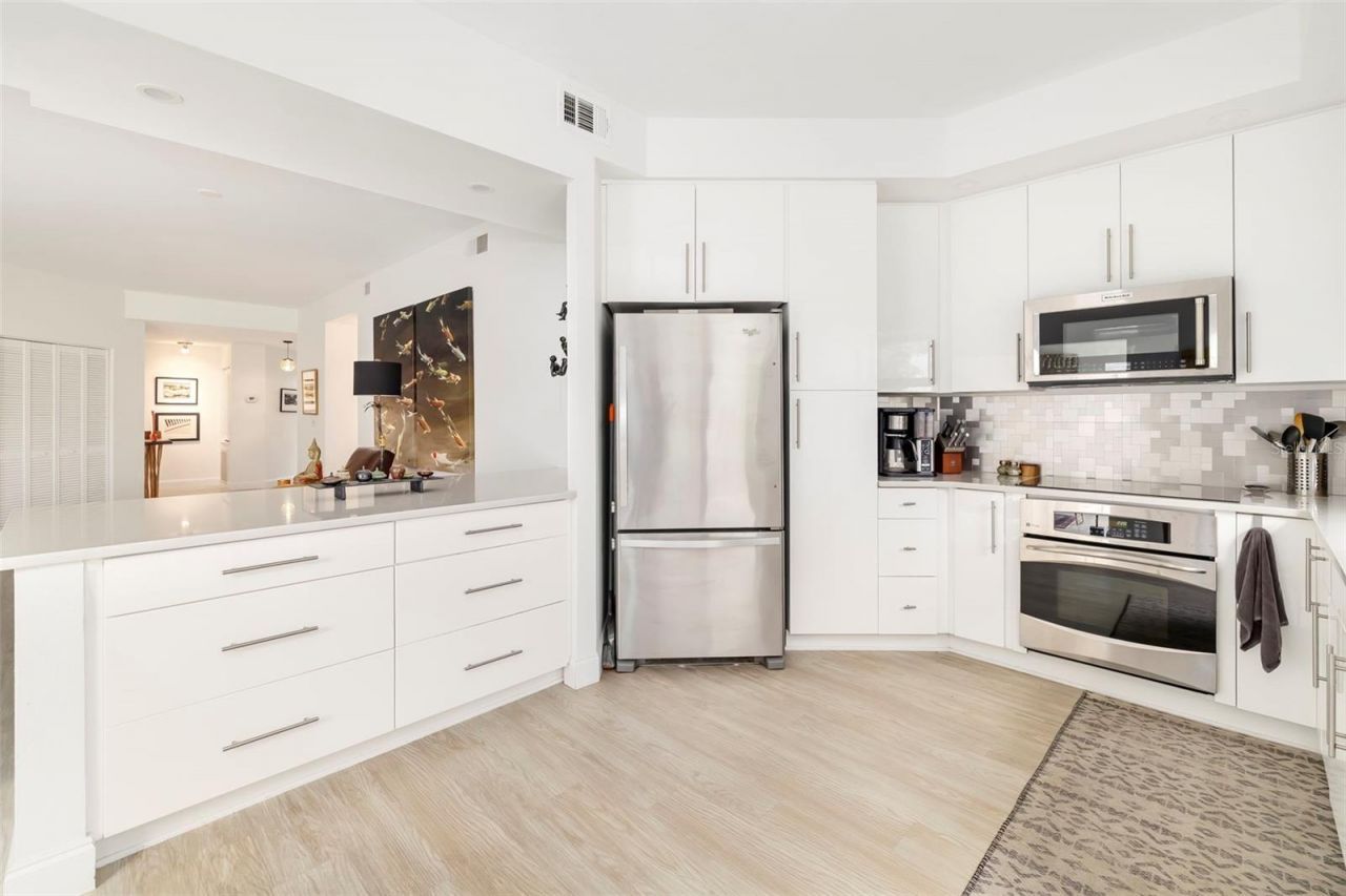 5239 Heron Way, Unit 102, Sarasota, FL 34231 Photo