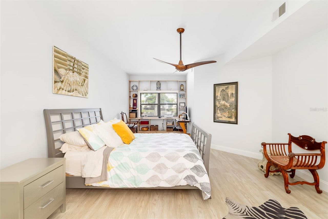 5239 Heron Way, Unit 102, Sarasota, FL 34231 Photo