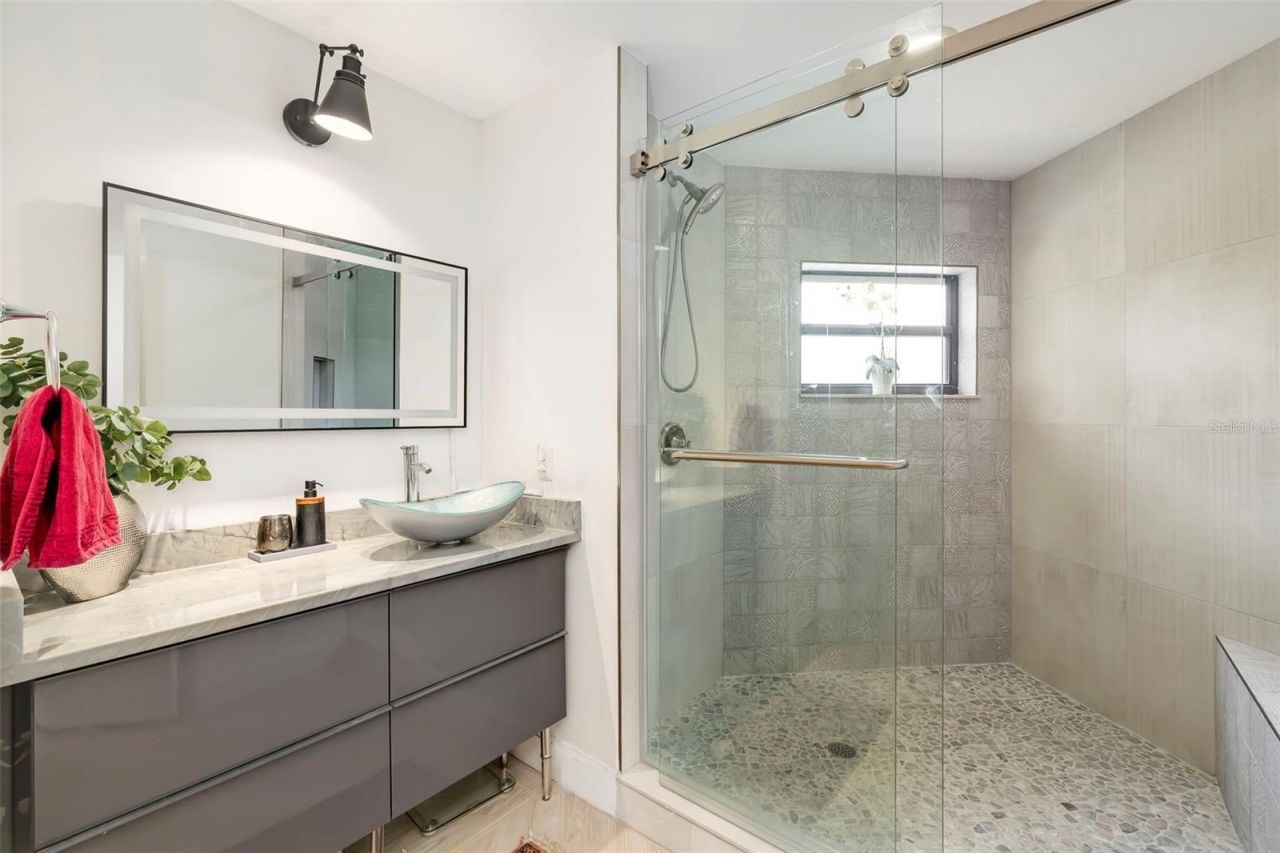 5239 Heron Way, Unit 102, Sarasota, FL 34231 Photo