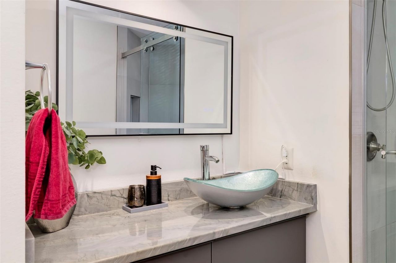 5239 Heron Way, Unit 102, Sarasota, FL 34231 Photo
