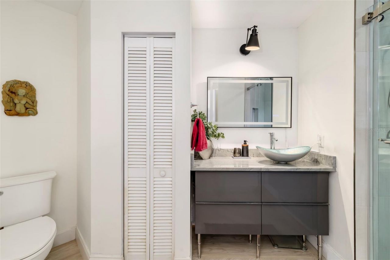 5239 Heron Way, Unit 102, Sarasota, FL 34231 Photo