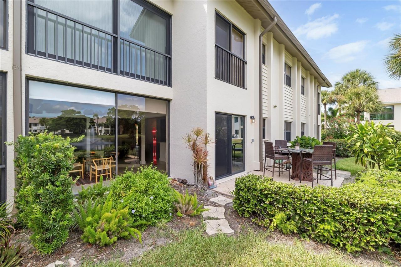 5239 Heron Way, Unit 102, Sarasota, FL 34231 Photo